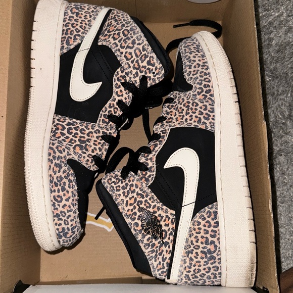Women’s/Kids animal print Jordan 1 mid - Picture 1 of 4